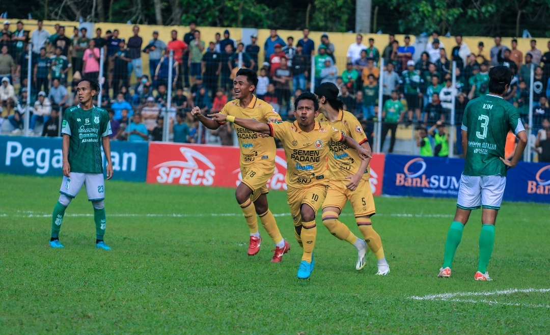 Vivi Asrizal, cetak gol lagi ke gawang PSMS (foto: Semen Padang FC)